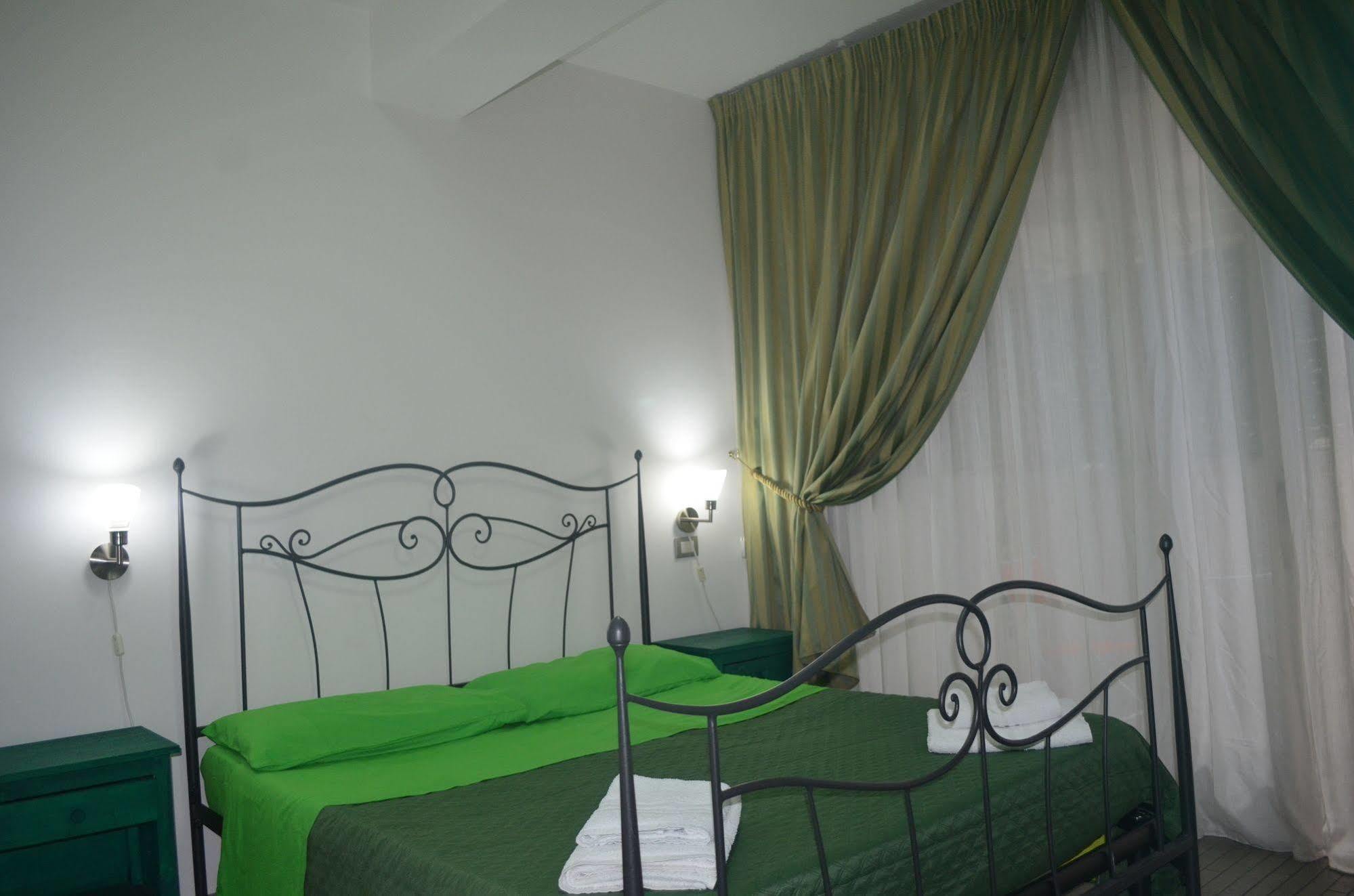 Casa Del Vento Bed and Breakfast Roccalumera Esterno foto