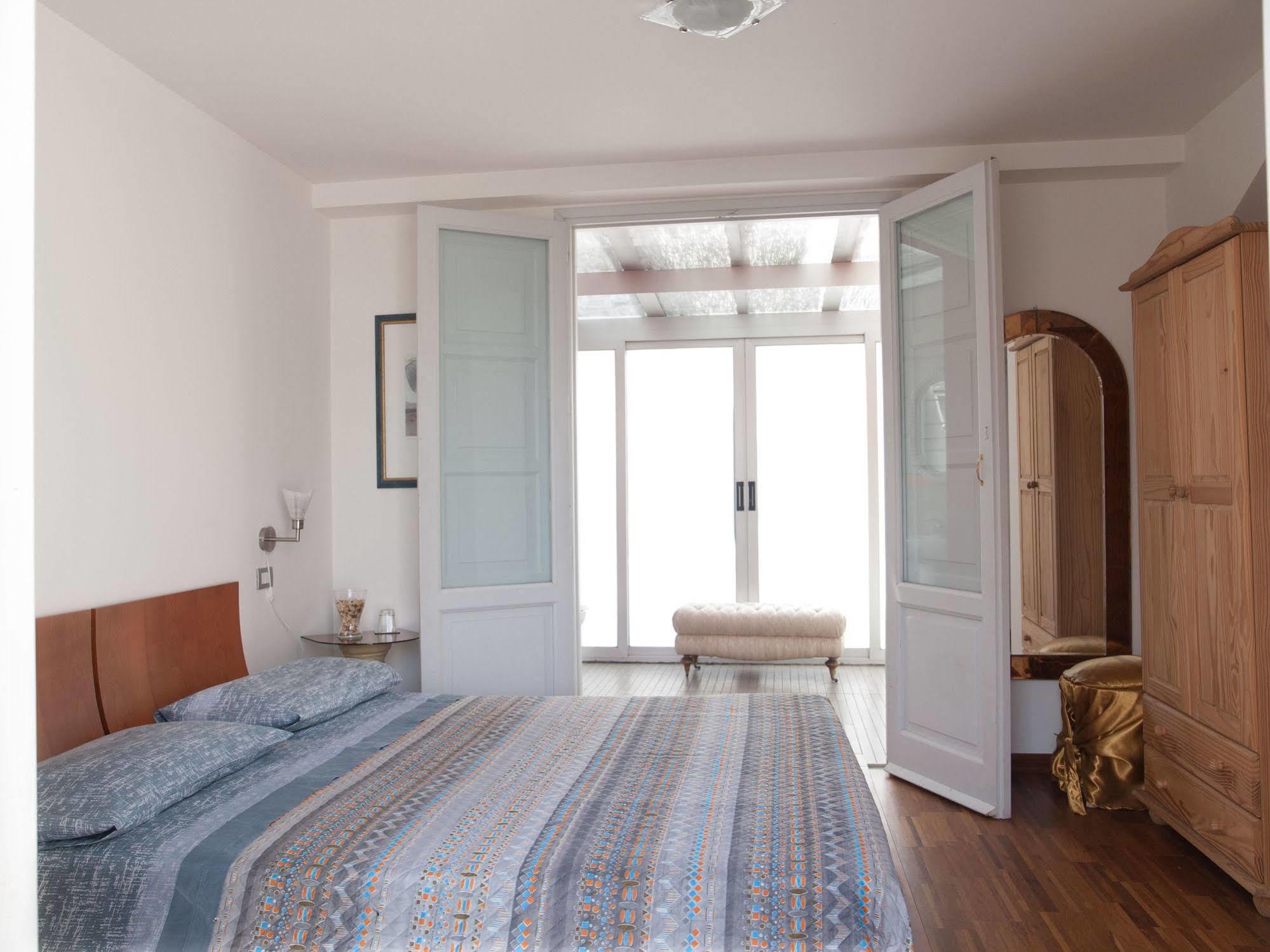 Casa Del Vento Bed and Breakfast Roccalumera Esterno foto